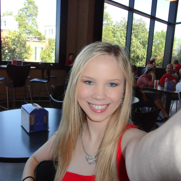 Meet Your Posher - Picture 8 of 8